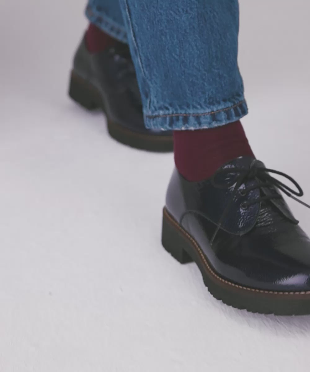 Blucher en Charol con cordones de mujer color marino